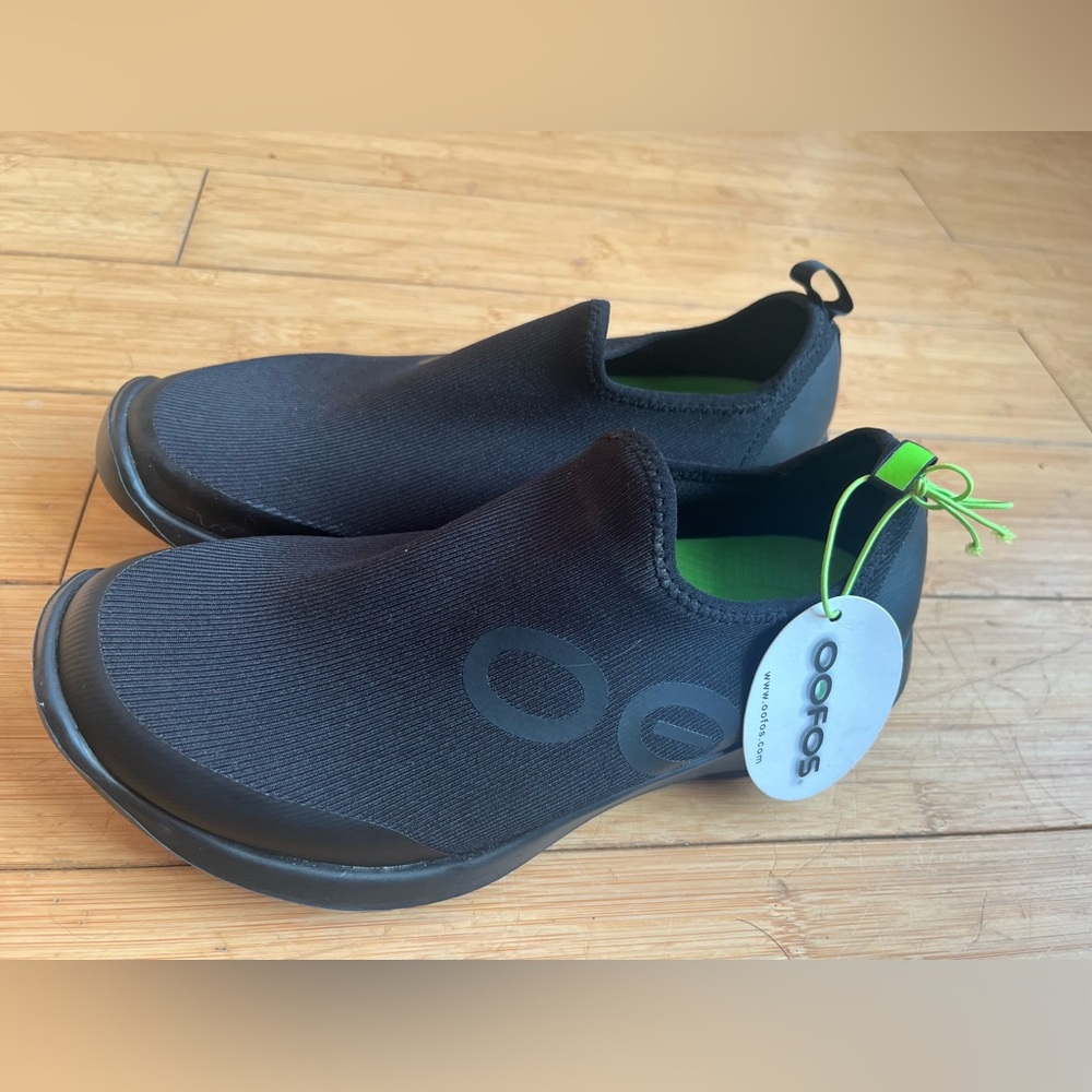 OOFOS ‘OOMG’ Sport - Black and Green Slip-On Shoes women’s 8.5